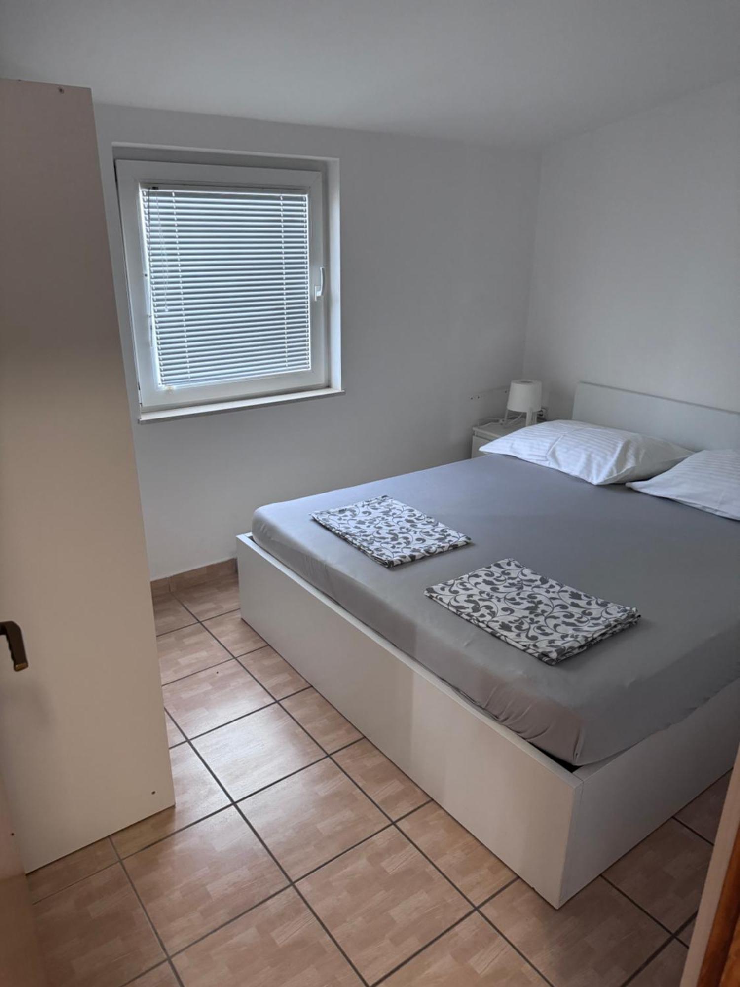 Apartmani Bruno Vrsi Exteriér fotografie
